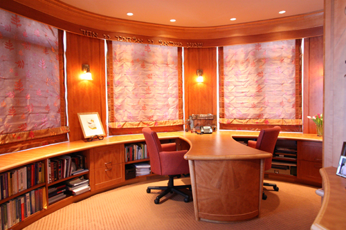 HGL Feb 2010 Dianes office 001 500x at 72 dpi